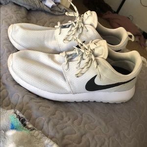 Nike Roshe runs women’s 9